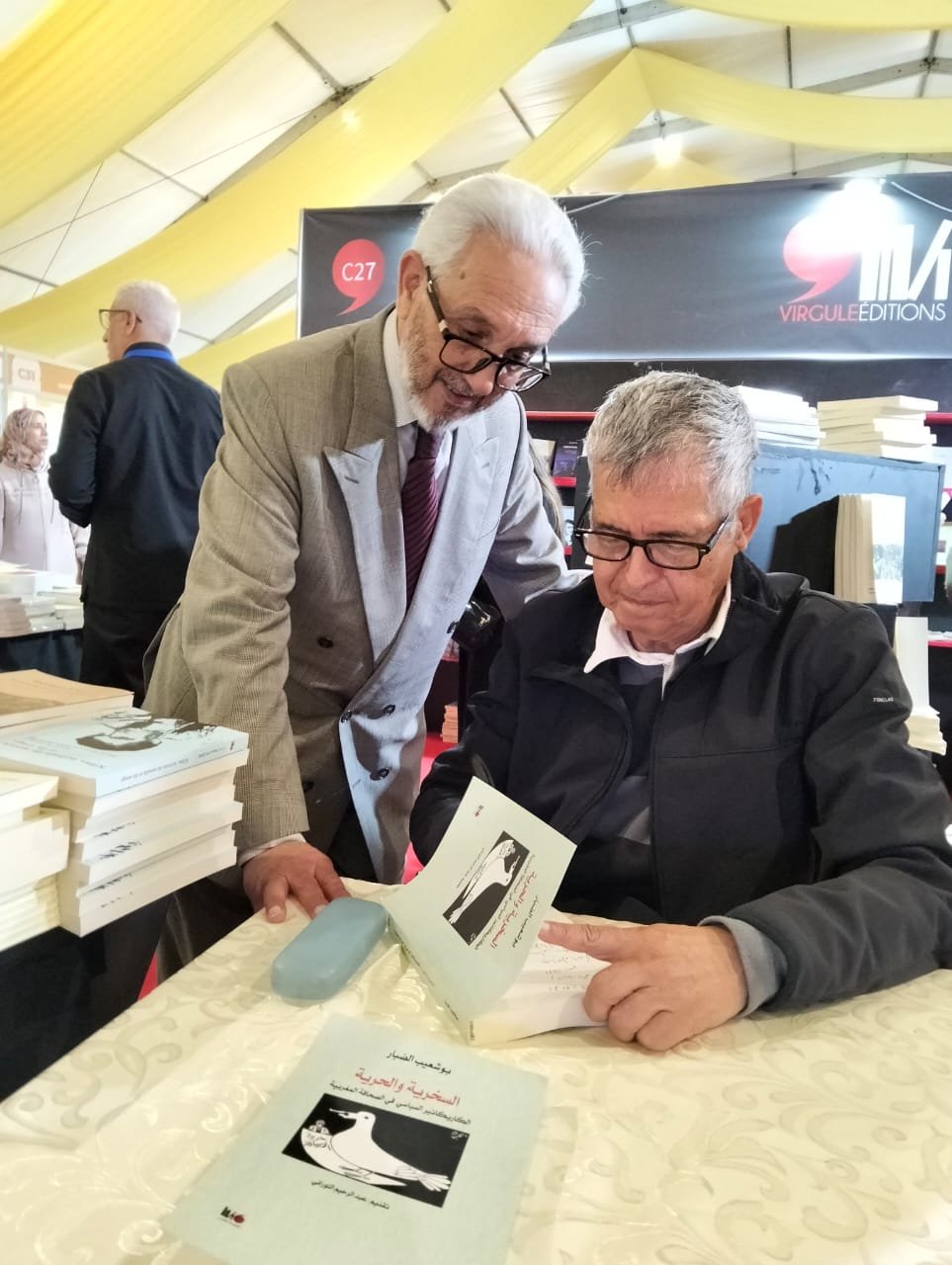 بوشعيب الضبار يجمع شمل الكاريكاتيريين في كتاب السخرية والحرية…  الكاريكاتير السياسي في الصحافة المغربية     