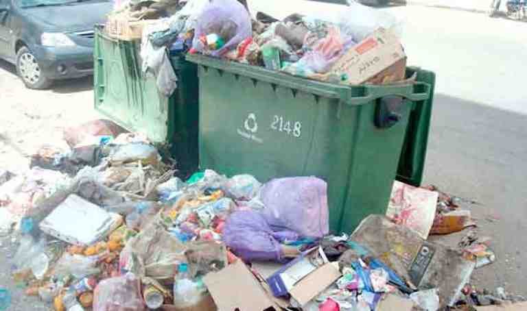 انتشار “الأزبال” بالنواصر..الشركة “لا تتجاوب” ومسؤولين في “دار غفلون”