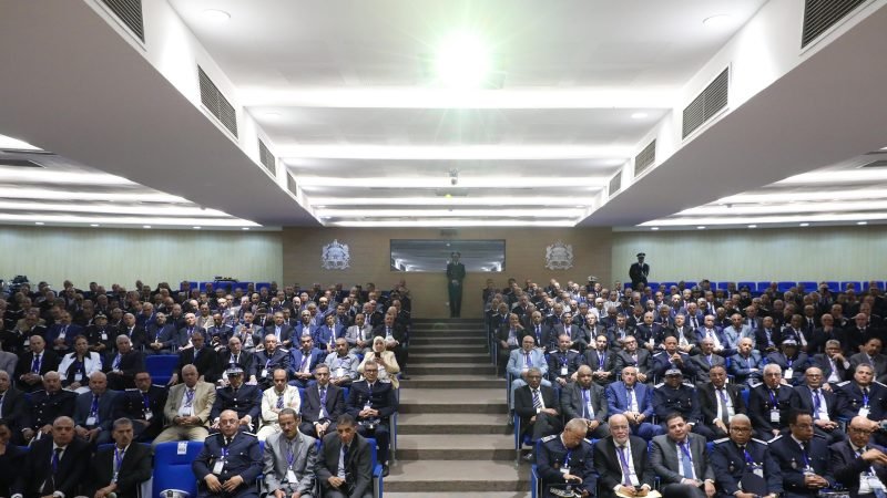 القنيطرة… الاحتفاء بالشرطيات والشرطيين الممارسين والمتقاعدين الذين أنعم عليهم جلالة الملك بأوسمة ملكية سامية