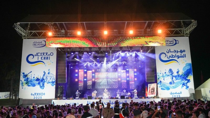 مهرجان شواطئ اتصالات المغرب أمسية افتتاح ناجحة بمدينة المضيق في أجواء من الفرح والمشاركة